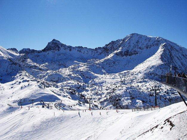 Les montagnes sous la neige