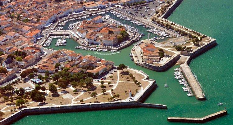 Le port de St Martin en Ré