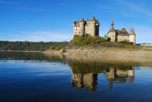 Le Château de Val à Lanobre