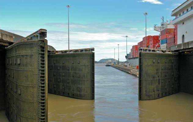 Ecluse sur le canal de Panama