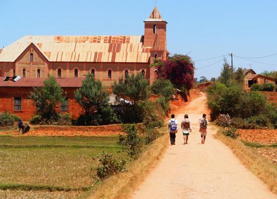 Enfants allant à l'école, Madagascar