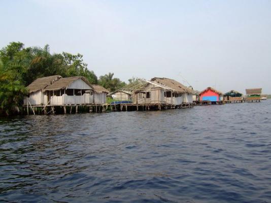 Le fleuve Nzuleu dans l'ouest du Ghana