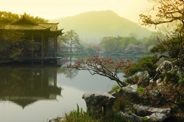 Temple au bord du lac d'Hangzhou