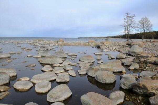Lac de cailloux en Estonie