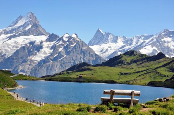 Devant les montagnes des Alpes de Haute Provence