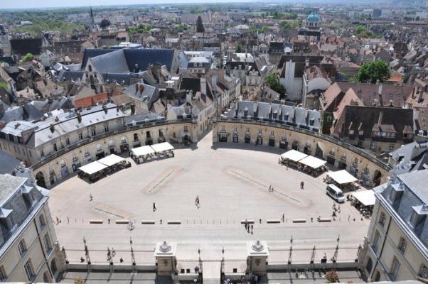 La place de la libération à Dijon