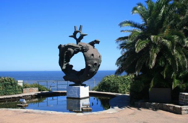 Statue moderne à Montevideo