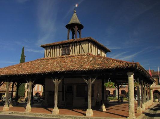 Village de Cologne dans le Gers