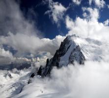 Pic sous la brume