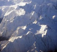 Vue plongeante sur la montagne