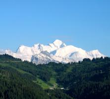 Montagne enneigée près d'Avoriaz