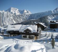 Maisons enneigées à Courchevel