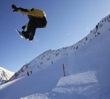 Snowboard et remontées mécaniques d'Isola
