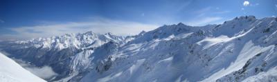 Panoramique des montagnes entourant les 7 Laux