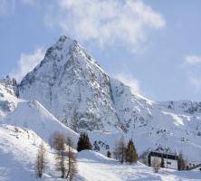 Montagne enneigée près des Arcs