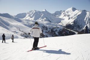 Vue plongeante sur les pistes d'Orres