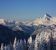 Vue plongeante sur la vallée près de Megeve