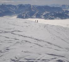 Montagnes percant les nuages à Morillon