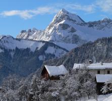 Chalets sous la neige à Notre Dame de Bellecombe
