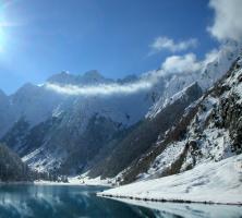 Lac dans la montagne