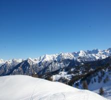 Vue plongeante du domaine skiable de Risoul