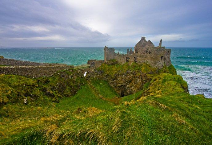 Château en ruines sur la cô te irlandaise