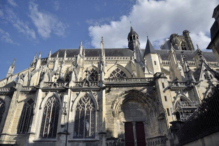 La cathédrale de Nevers, préfecture du département