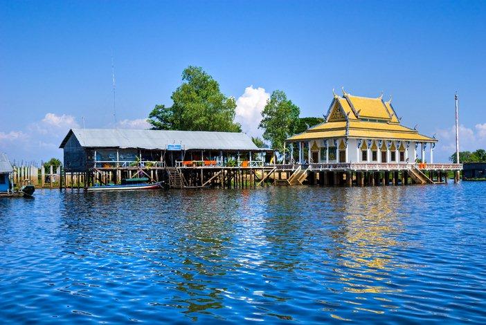Maison flottante sur le lac Tonle sap, Cambodge