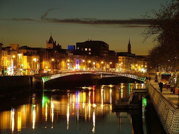 Le pont 'Ha penny' à Dublin, Irlande