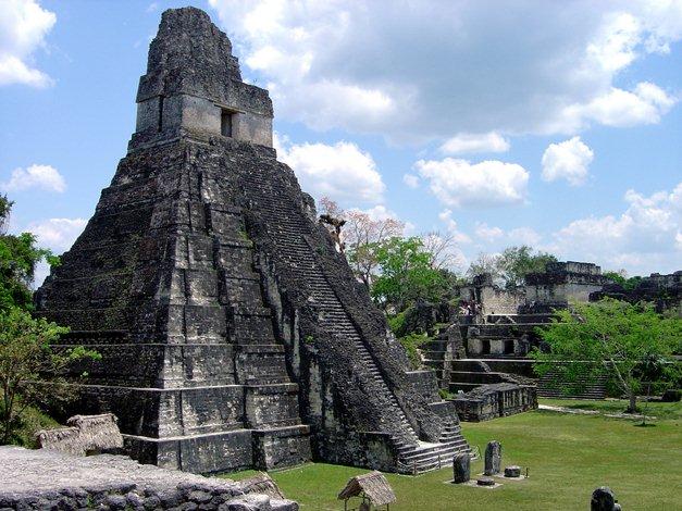 Pyramide maya de Tikal