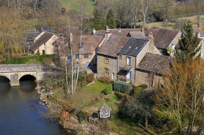 Vue aérienne du village de Saint-Céneri-le-Gérei