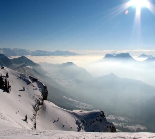 Vue plongeante d'un versant de montagne près des Aillons
