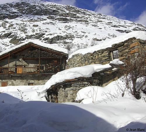 Village sous la neige