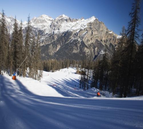 Vue plongeante sur une piste de Briancon