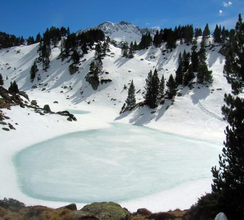 Lac gelé près de La Mongie
