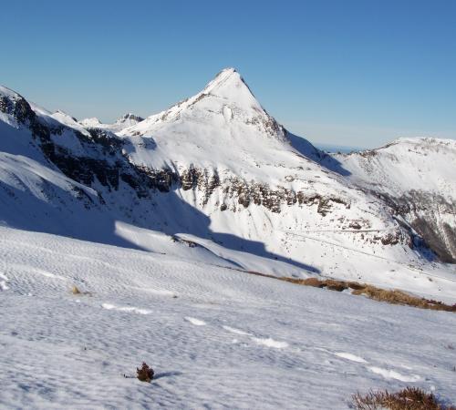 Pic enneigé près du Lioran