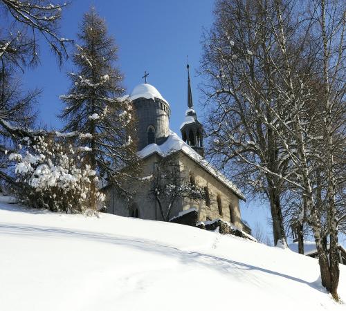 Eglise sous la neige près de Megeve

