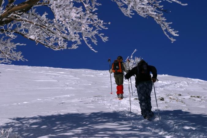 Randonnée dans la neige à Monts Jura
